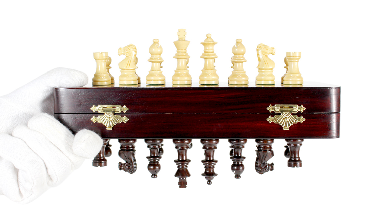 Strong magnets do not let the chess pieces fall off even if the box is positioned upside down.